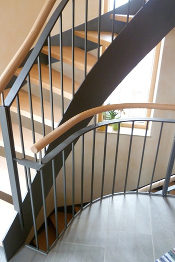 Treppe mit Stahlkonstruktion - einzigartig