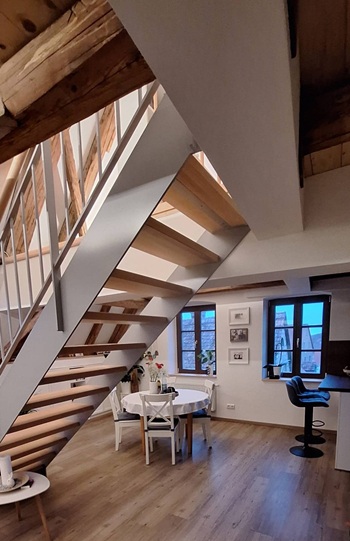 Treppe mit Materrial Mix - einzigartig