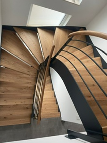 Treppe mit Stahlkonstruktion - einzigartig