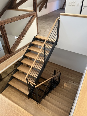 Treppe mit Stahlkonstruktion - einzigartig