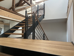 stahlkonstruktion-mit-holzbelag